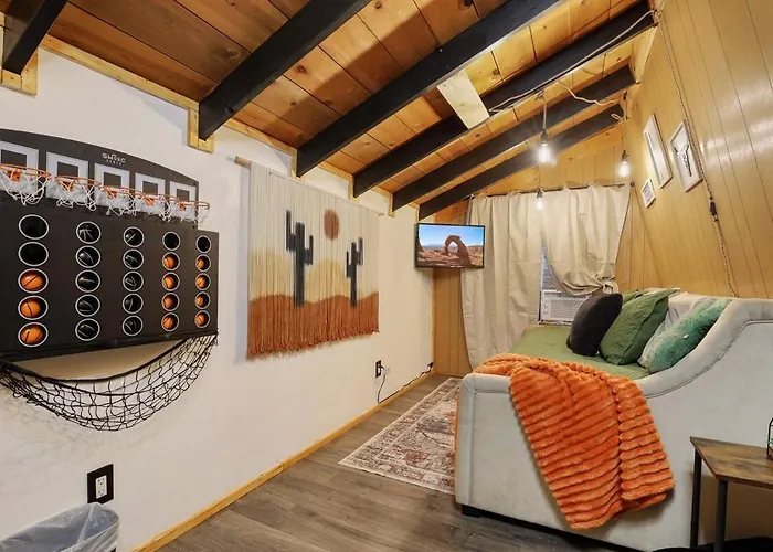 New! Hillside Getaway In The Pines, Games, Poker